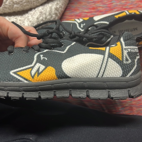Pittsburgh Penguins Shoes only worn maybe two times at most - Picture 3 of 3
